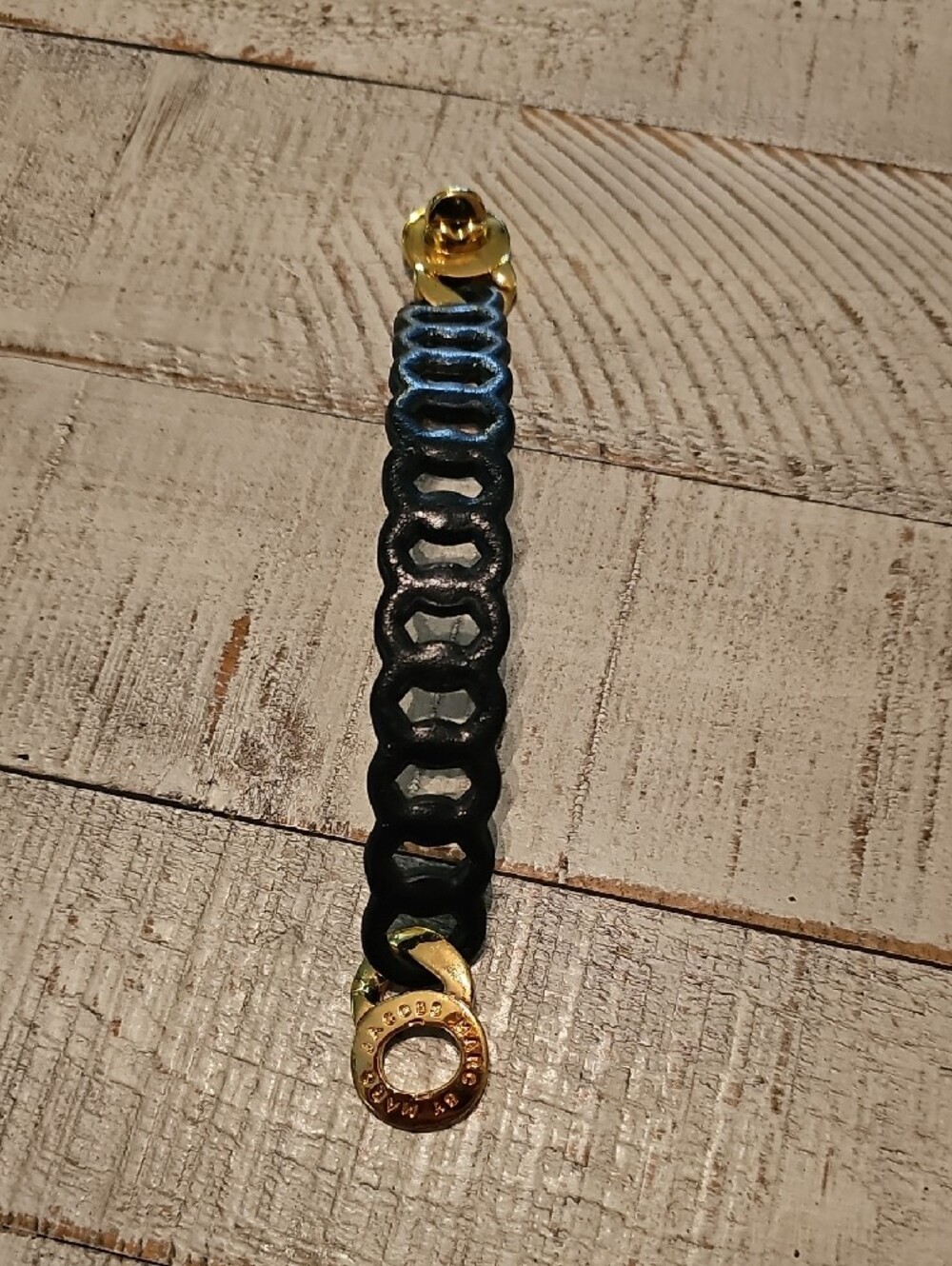 Marc by Marc Jacobs "Katie" Laser-Cut Chain Turnlock Bracelet - Picture 3 of 5